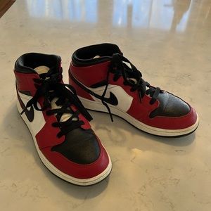 Jordan 1 Mid Chicago Black Toe - US 6Y